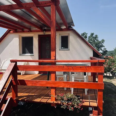 Tatil Evi Badacsony Hegyen Ket Haloszobas Haz