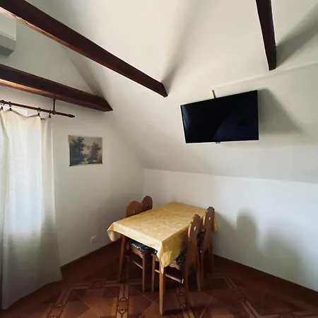 Tatil Evi Badacsony Hegyen Ket Haloszobas Haz